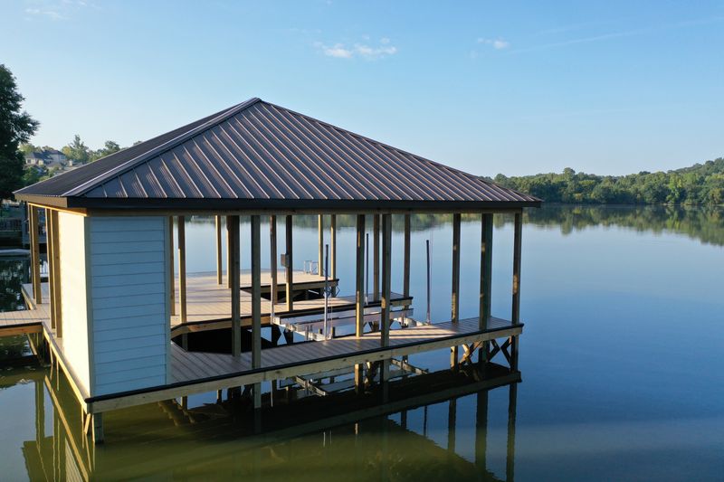 Residential single-slip dock on Nickajack