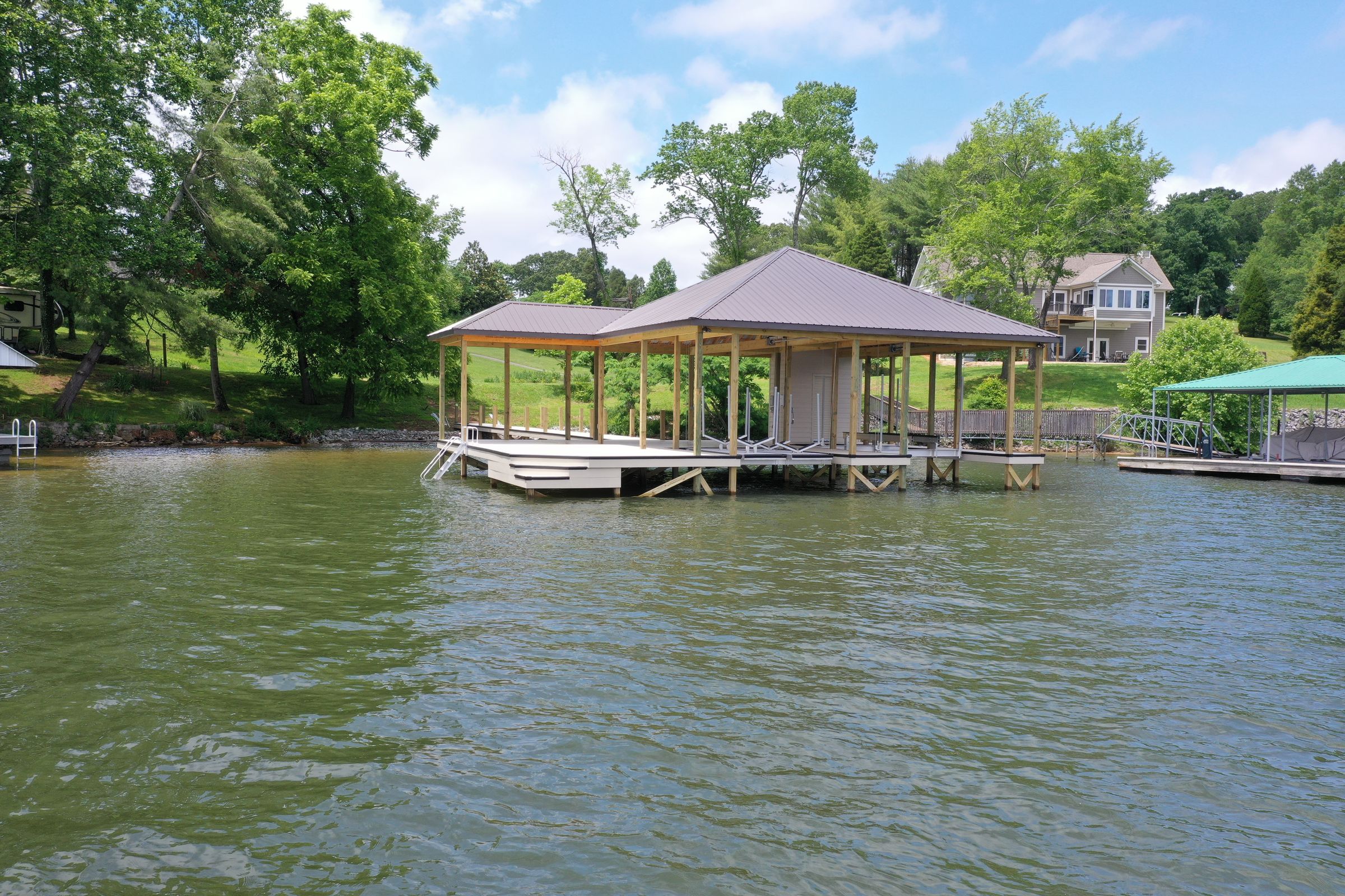 Custom dock builder on Nickajack Lake — Blue Horizon Docks and Decks